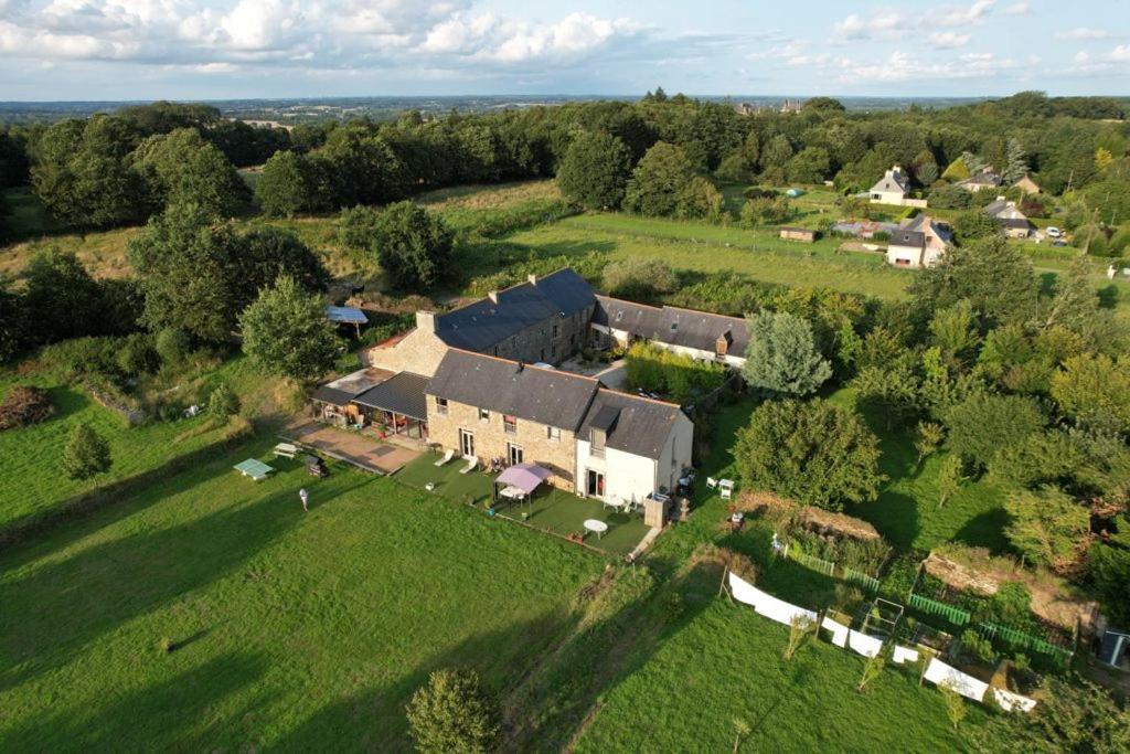 Gite Et Chambres De La Porte Du Parc Les Iffs Exterior foto